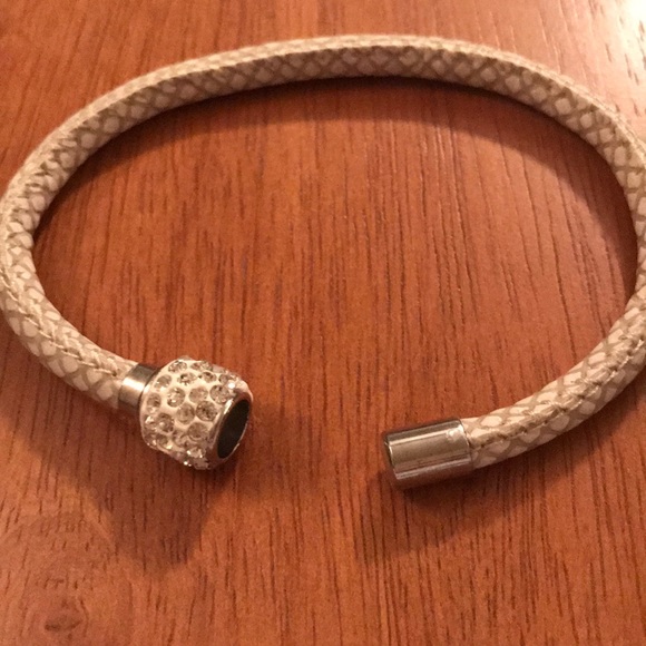 Magnetic Healthcare Bracelet - Picture 2 of 2